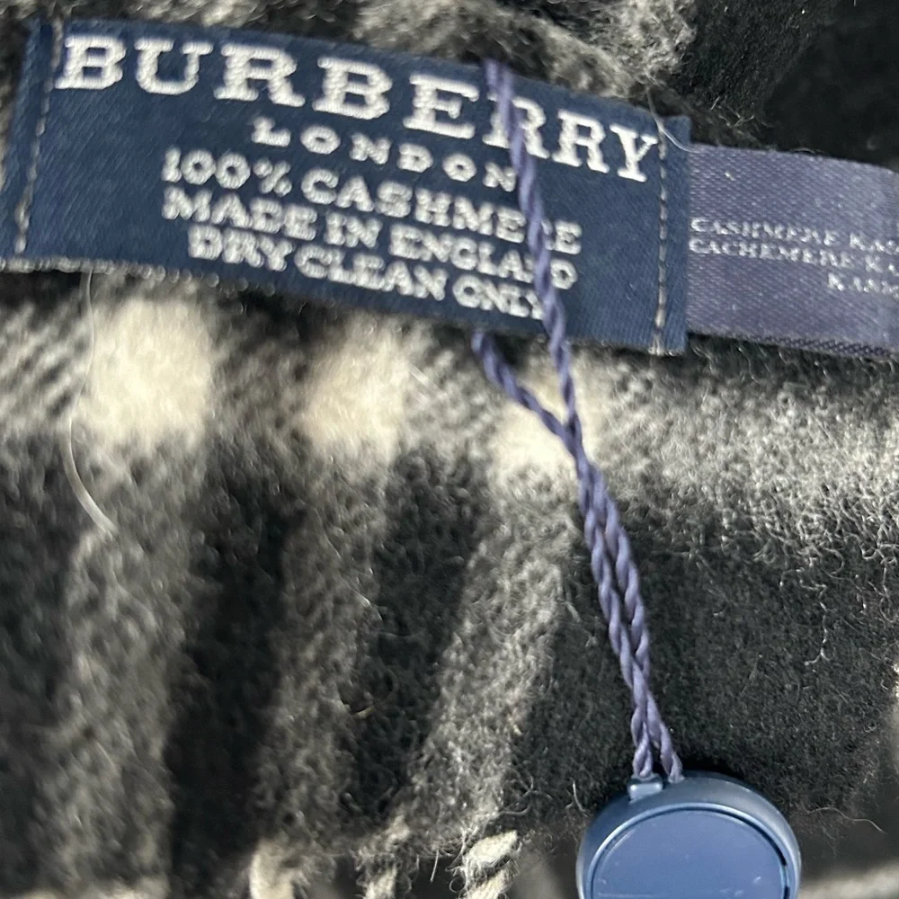 Burberry Check 100% Cashmere Scarf‎ - Picture 7 of 8